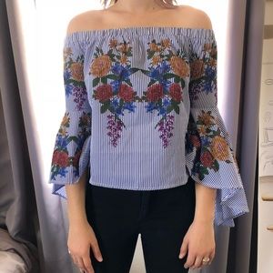 Off the shoulder flowy sleeve top
